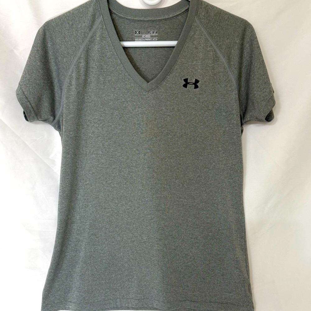 Under‎ Armour Semi-Fitted V-Neck Heat Gear Gray, Size Medium